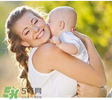 孕婦洗頭可以用護發(fā)素嗎？孕婦洗頭要不要用護發(fā)素？