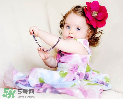 什么時(shí)候給寶寶剪指甲？寶寶多大可以剪指甲？