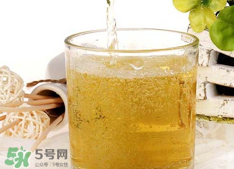 菠蘿啤是碳酸飲料嗎？菠蘿啤不能和什么一起吃？