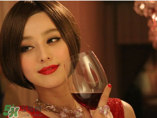 藍莓酒和葡萄酒哪個好？藍莓酒好還是葡萄酒好？