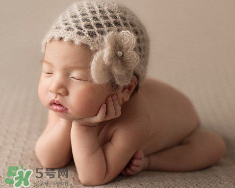 母乳喂養(yǎng)會胸下垂嗎？母乳喂養(yǎng)胸部下垂怎么辦？