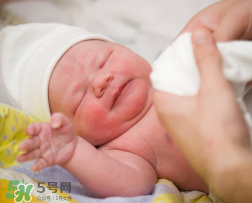 母乳喂養(yǎng)胸會變大嗎？母乳喂養(yǎng)后胸部的變化