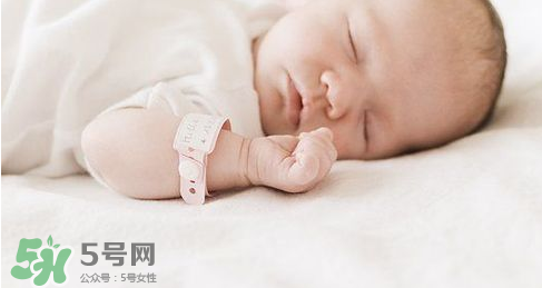新生兒能用母乳洗臉嗎？新生兒能用母乳擦臉嗎？