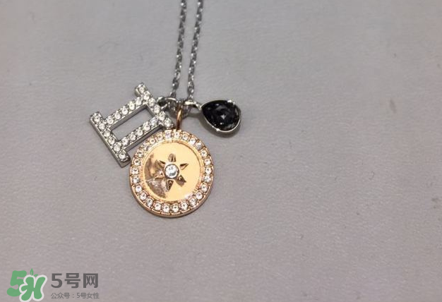 施華洛世奇星座項(xiàng)鏈?zhǔn)鞘裁床馁|(zhì)？施華洛世奇星座項(xiàng)鏈材質(zhì)介紹