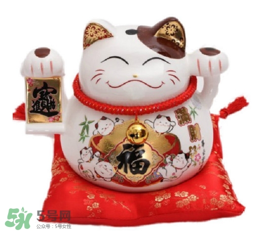 招財(cái)貓有什么講究？招財(cái)貓左手招什么右手招什么？