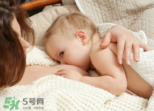 母乳喂養(yǎng)會胸下垂嗎？母乳喂養(yǎng)胸部下垂怎么辦？