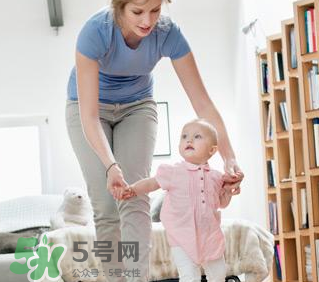 怎么糾正寶寶內(nèi)八字腳？寶寶八字腳幾歲前可以糾正？