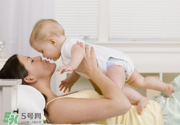寶寶發(fā)燒可以擦清涼油嗎？寶寶發(fā)燒擦清涼油有副作用嗎？