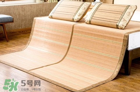 夏天擦涼席用熱水還是用冷水？涼席來(lái)年用時(shí)注意什么