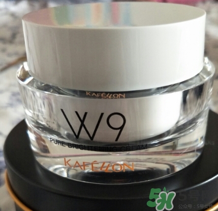 凱芙蘭素顏霜怎么用？凱芙蘭w9素顏霜使用方法