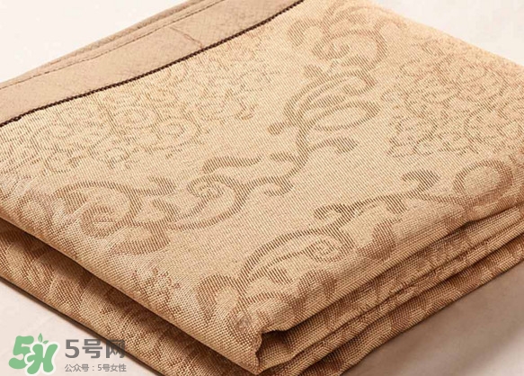 夏天擦涼席用熱水還是用冷水？涼席來(lái)年用時(shí)注意什么