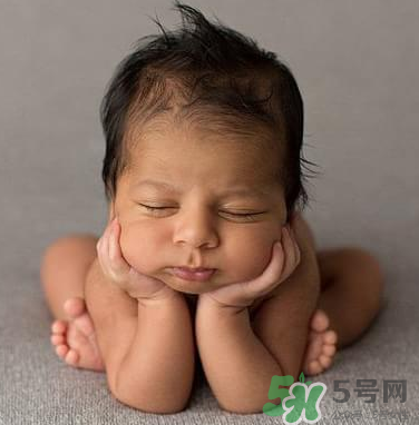 新生兒臍帶發(fā)炎可以用菜油擦嗎？臍帶能不能用菜油擦？