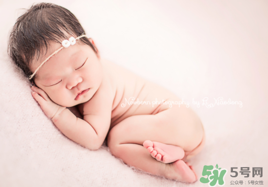 新生兒吃母乳一天拉幾次正常？新生兒吃母乳的排便規(guī)律