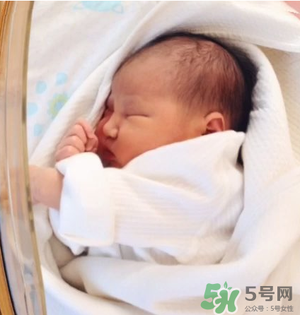 新生兒吃母乳會(huì)撐到嗎？新生兒吃母乳會(huì)吃撐嗎？