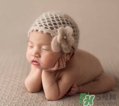 新生兒吃母乳會(huì)撐到嗎？新生兒吃母乳會(huì)吃撐嗎？