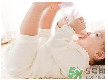 新生兒一月長幾斤正常？新生兒一月長多少厘米？