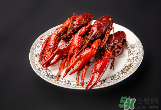 做麻辣小龍蝦放什么調(diào)料？麻辣小龍蝦可以放什么菜？
