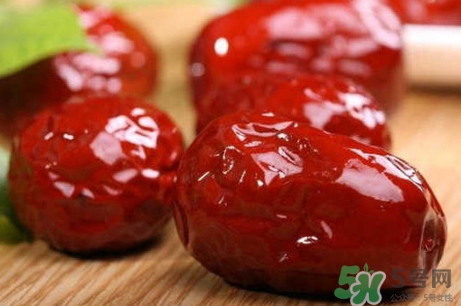 黑枸杞可以和紅棗一起泡嗎？紅棗能和黑枸杞一起吃嗎