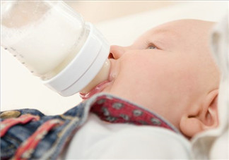 新生兒一月吃幾罐奶粉？新生兒一月吃幾桶奶粉呢？