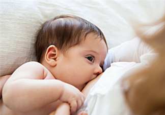 新生兒吃母乳一次吃多久？新生兒吃母乳一次十分鐘正常嗎？