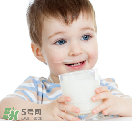 兒童能喝老年人奶粉嗎？老年人奶粉小孩能不能喝？