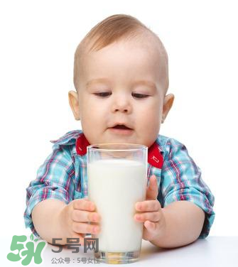 兒童能喝老年人奶粉嗎？老年人奶粉小孩能不能喝？