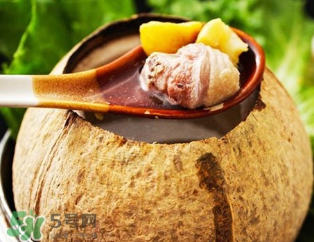 椰子雞里面的耶肉能吃嗎？椰子雞湯底怎麼做