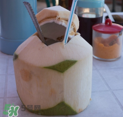 椰青是什么時(shí)候成熟？椰青和椰子哪個(gè)好喝