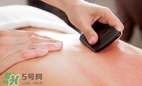 刮痧出現(xiàn)黑紫說(shuō)明什么？感冒刮痧刮哪個(gè)部位
