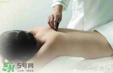 刮痧痛嗎？刮痧疼還是拔罐疼