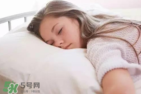 晚上睡覺趴著睡好嗎？晚上趴著睡覺有什么壞處