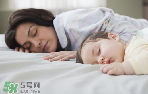 晚上睡覺趴著睡好嗎？晚上趴著睡覺有什么壞處