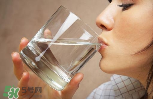 入伏喝什么水好？入伏喝熱水還是冷水？