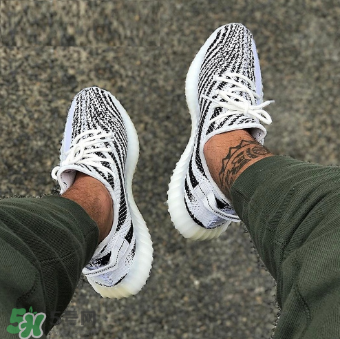 adidas yeezy 350 v2 boost zebra白斑馬市場(chǎng)價(jià)多少錢？