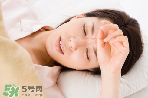 孕婦打噴嚏會嚇著寶寶嗎？孕婦打噴嚏對胎兒有影響嗎？