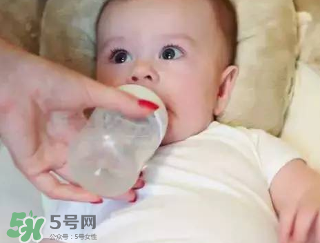 嬰兒吐奶有黃水怎么辦？嬰兒吐奶會(huì)吐黃水嗎？