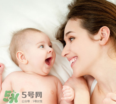 寶寶吐奶和哭有關(guān)系嗎？寶寶哭會(huì)引起吐奶嗎？
