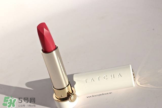 tatcha梅子粉好看嗎？tatcha白管口紅梅子粉試色
