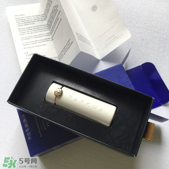 tatcha梅子粉好看嗎？tatcha白管口紅梅子粉試色