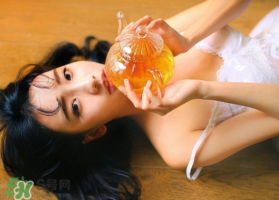 三伏貼能治痛經(jīng)嗎？三伏貼治療痛經(jīng)貼哪里哪個(gè)穴位？