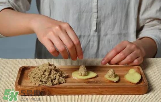 三伏貼和三伏灸哪個(gè)效果好？三伏貼和三伏灸對比
