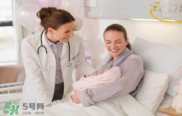 三伏天坐月子可以洗澡嗎？三伏天坐月子可以穿短袖嗎？