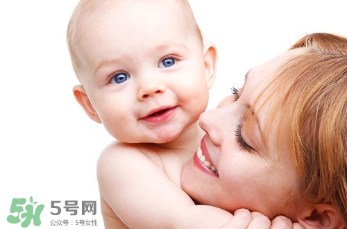 三伏天坐月子可以洗澡嗎？三伏天坐月子可以穿短袖嗎？