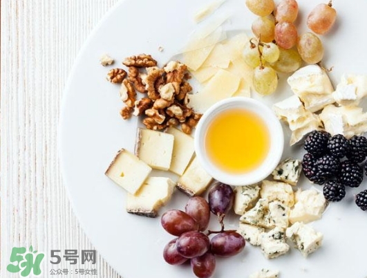 貼三伏貼不能吃什么？三伏貼不能吃什么食物？