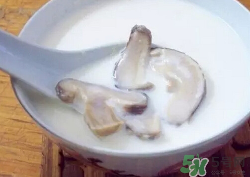 牛奶燉香菇可以治鼻炎嗎？牛奶燉香菇吃了有什么作用？