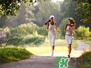 跑步減肥好還是跳繩減肥好?跳繩減肥的好處 跑步減肥好還是跳繩減肥好?跳繩減肥的好處