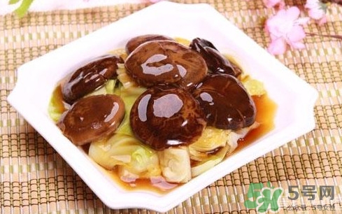 牛奶燉香菇可以治鼻炎嗎？牛奶燉香菇吃了有什么作用？