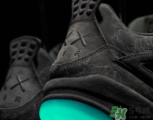 kaws與air jordan 4黑色版本親友限定款什么時(shí)候發(fā)售？