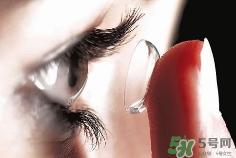 隱形眼鏡一天能戴多久？隱形眼鏡多久更換一次？