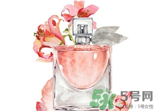 香水可以噴腋下嗎?香水噴腋下的危害 香水可以噴腋下嗎?香水噴腋下的危害